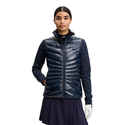 Lindeberg_Lara_Light_Down_Damenweste_2026_Navy_BWOW14476_6855