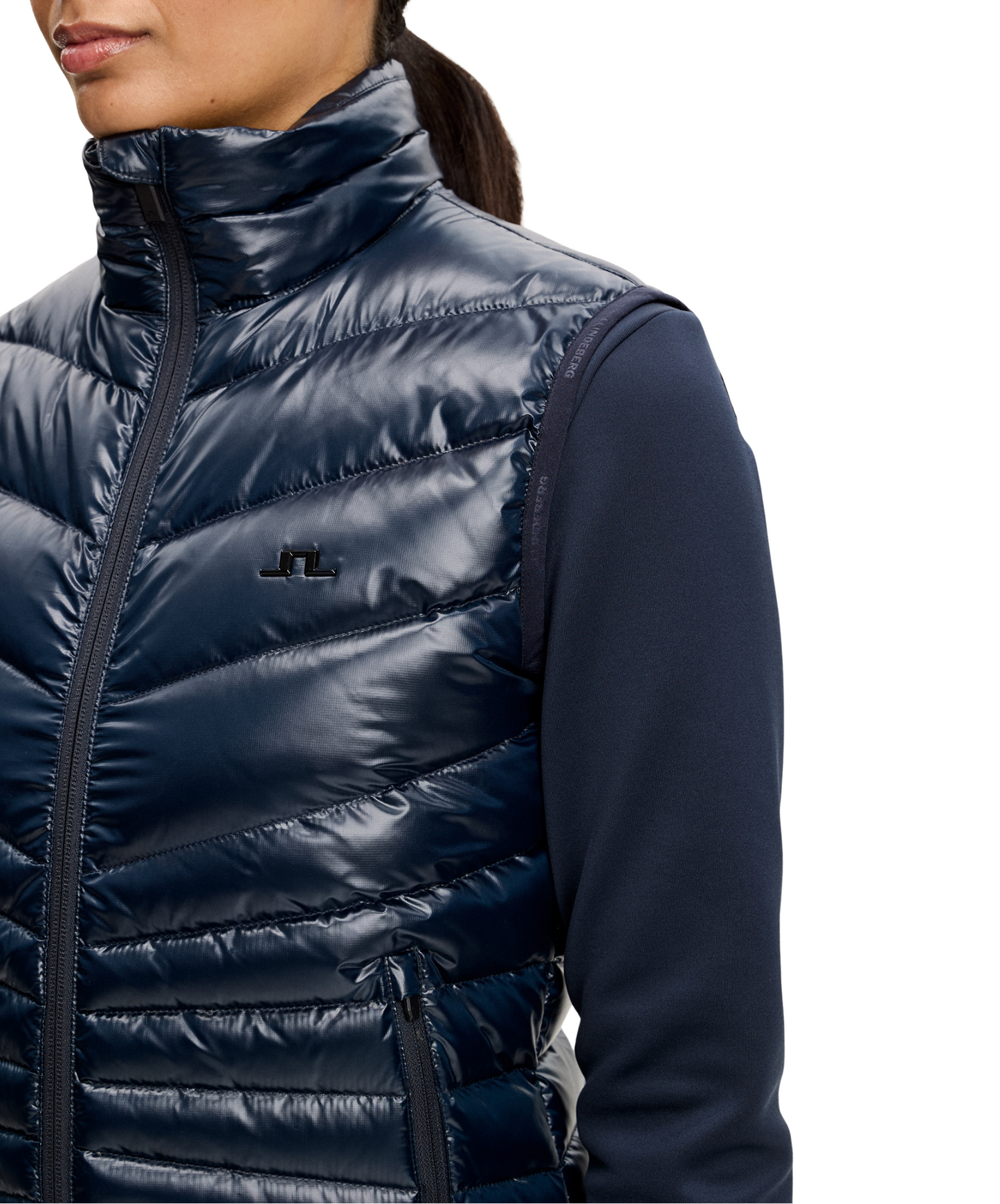 Lindeberg_Lara_Light_Down_Damenweste_2026_Navy_BWOW14476_6855