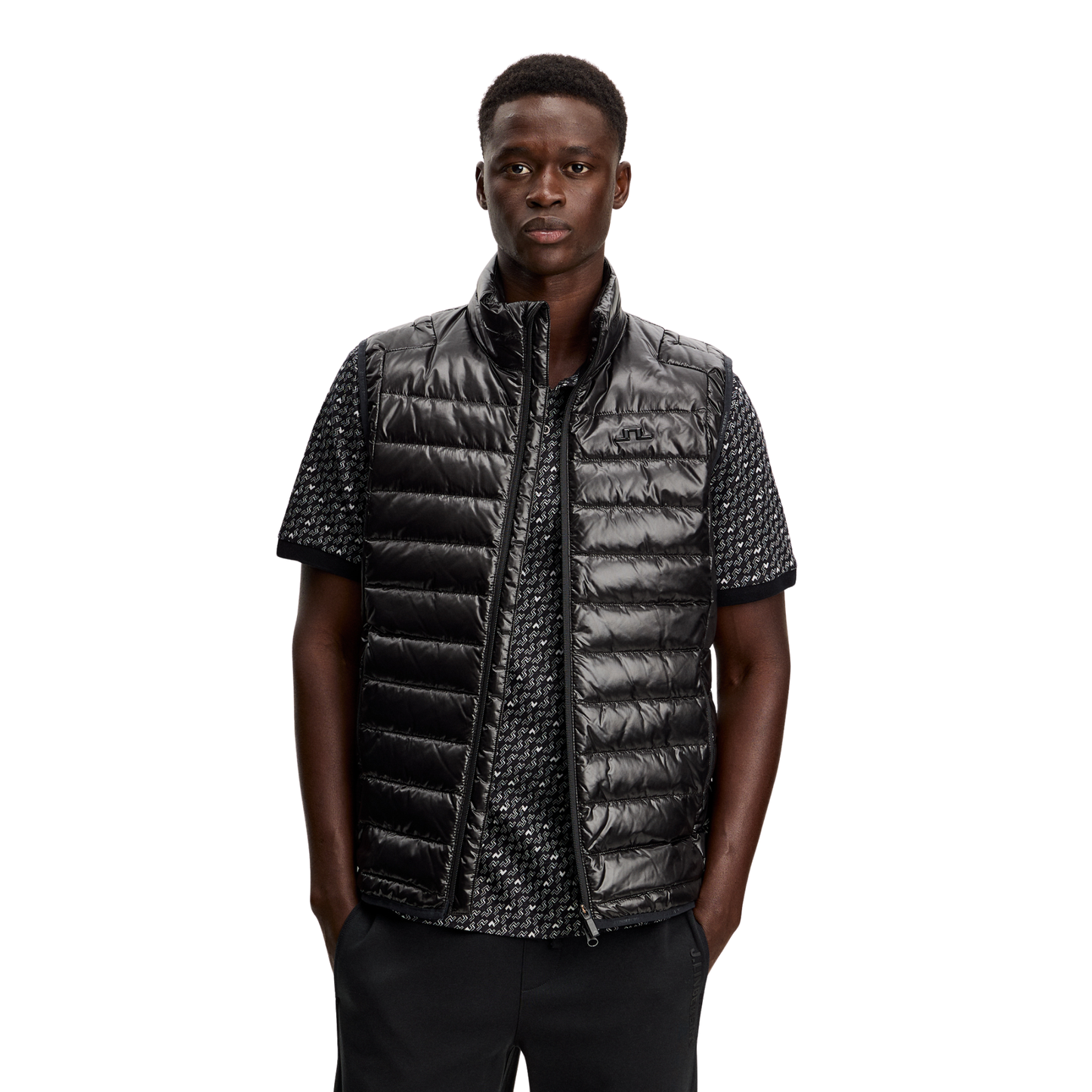Lindeberg_Oden_Light_Down_Herrenweste_2026_Black_BMOW14473_9999