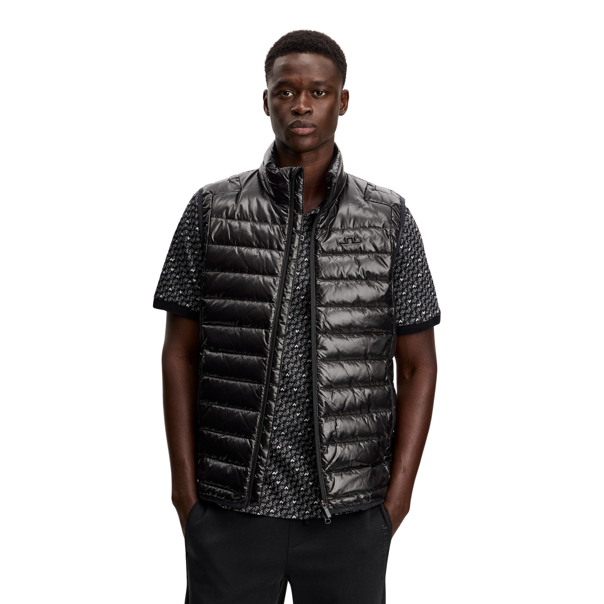 Lindeberg_Oden_Light_Down_Herrenweste_2026_Black_BMOW14473_9999