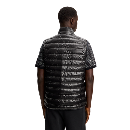 Lindeberg_Oden_Light_Down_Herrenweste_2026_Black_BMOW14473_9999