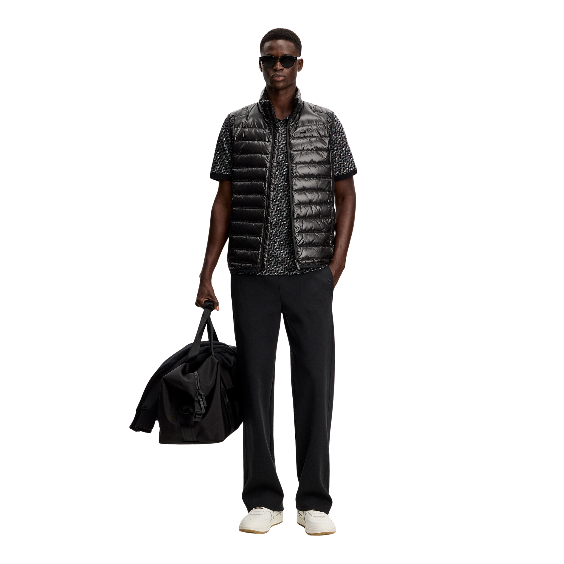 Lindeberg_Oden_Light_Down_Herrenweste_2026_Black_BMOW14473_9999