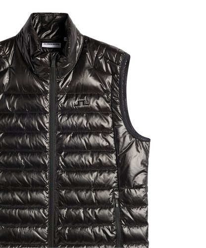 Lindeberg_Oden_Light_Down_Herrenweste_2026_Black_BMOW14473_9999